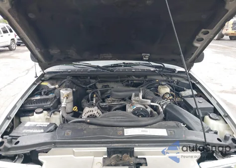 2000 Chevrolet Blazer Ls from USA, damaged, VIN 1GNCT18W7YK161195